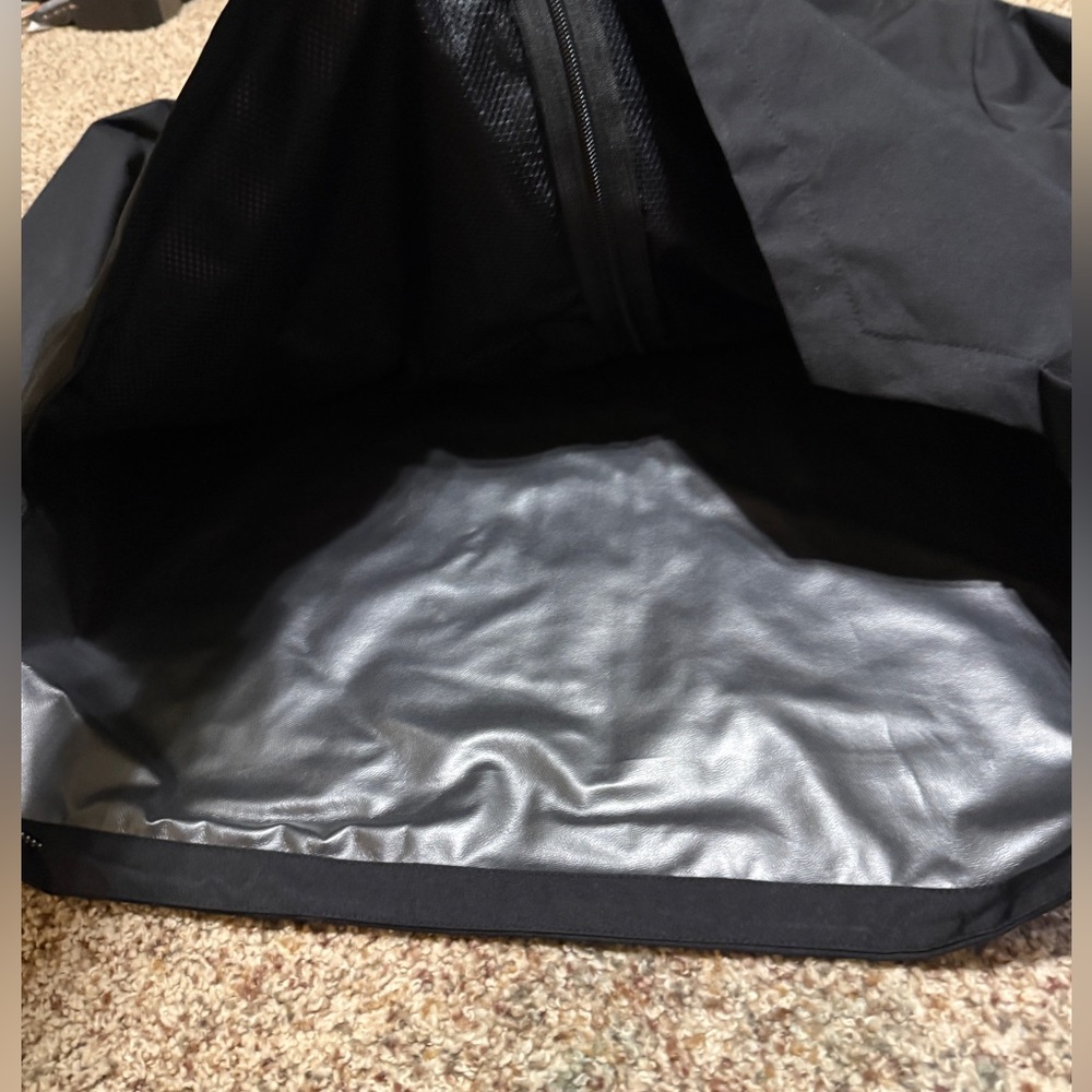 Ozark Trail Hooded Rain Jacket Black Water Wind Resistant Mens Size L NWT - Picture 5 of 10